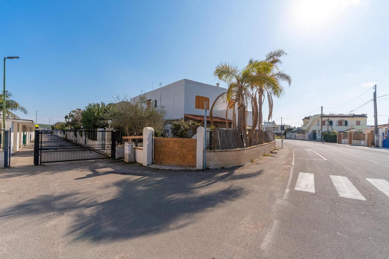 Villino Sabrina Con Piscina Villa Torre Lapillo Eksteriør billede