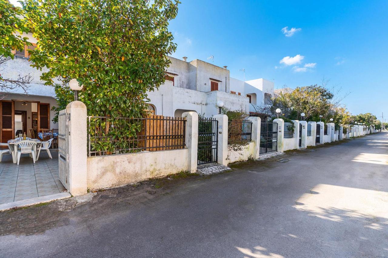 Villino Sabrina Con Piscina Villa Torre Lapillo Eksteriør billede